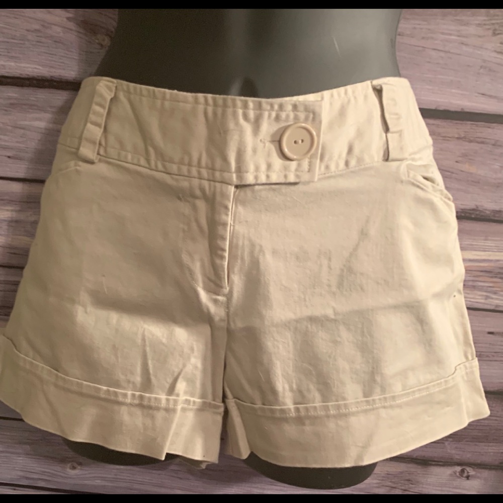 Women’s tan shorts